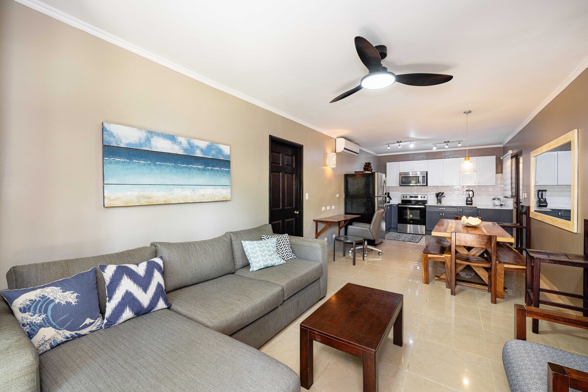 BEAUTIFULLY RENOVATED SECURED 2br/2bth Condo - 1 Block From Beach & Downtown