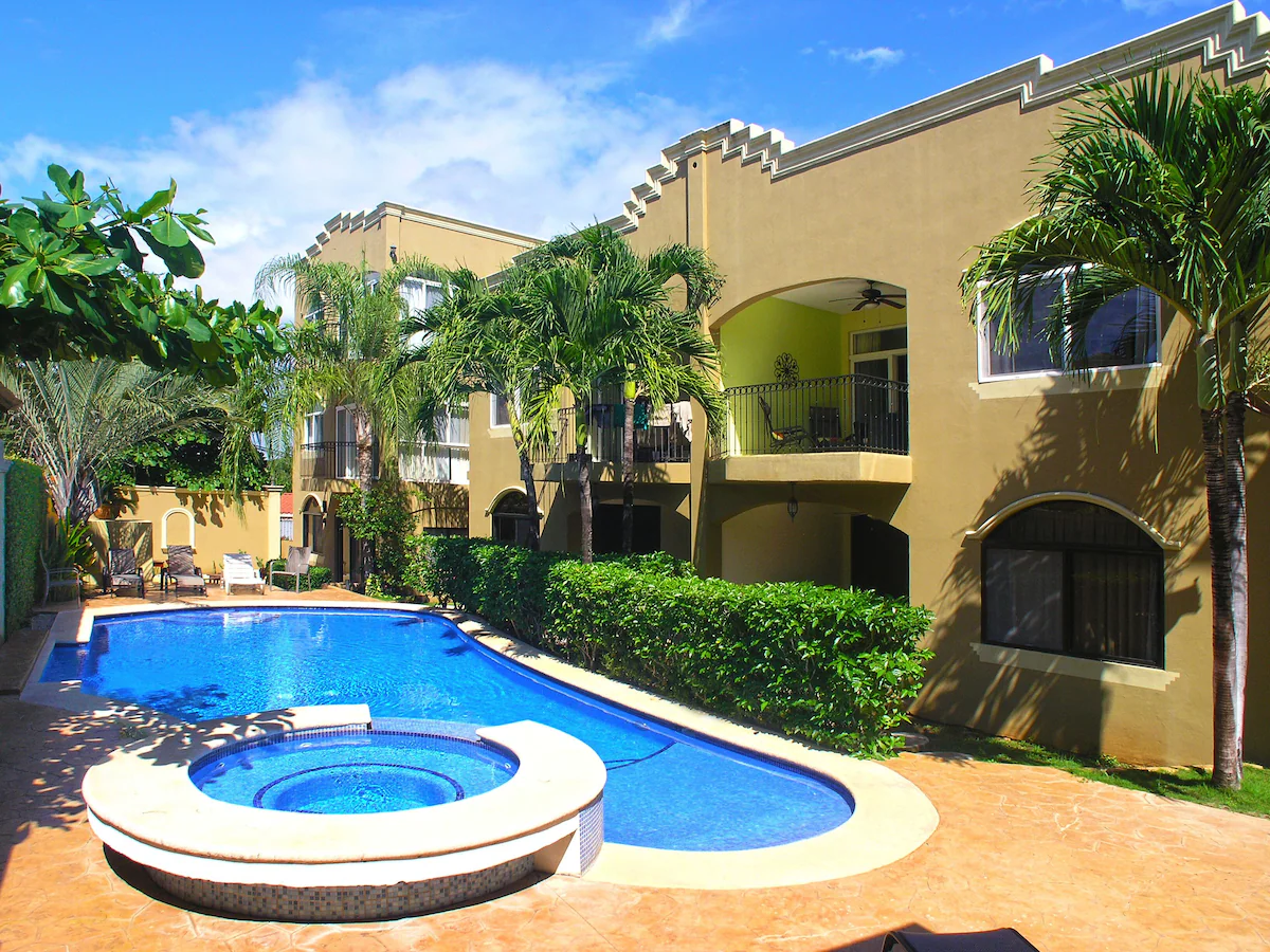 SPACIOUS 2 BEDROOM 2.5 Bath - Fully Equipped - Pool - Gated Parking - COSTA RICA